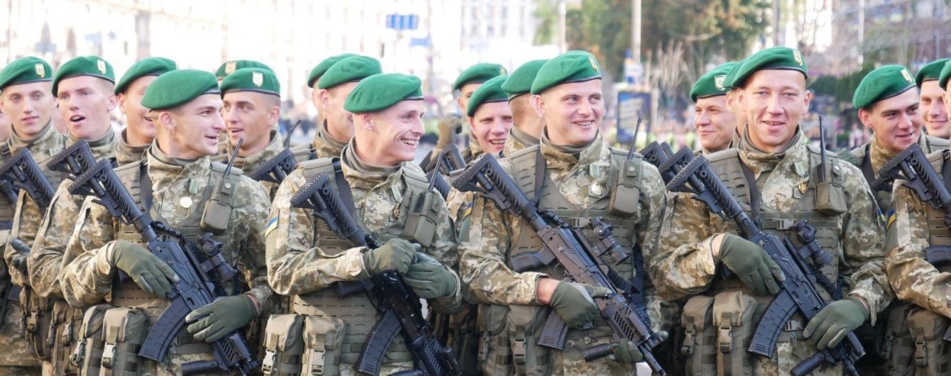 Военнослужащим повысят зарплаты