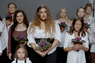 У кліпі KAZKA на пісню "Плакала" показали несправжню фіалку з Африки - вчені