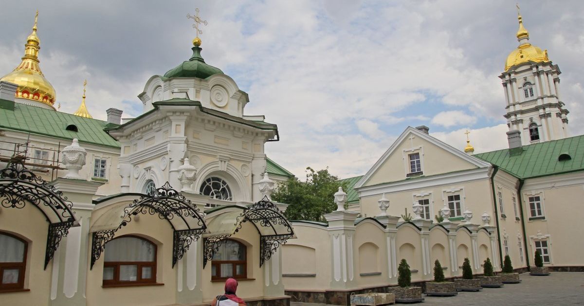 Почаївську лавру можуть "розділити" між МП і помісною церквою