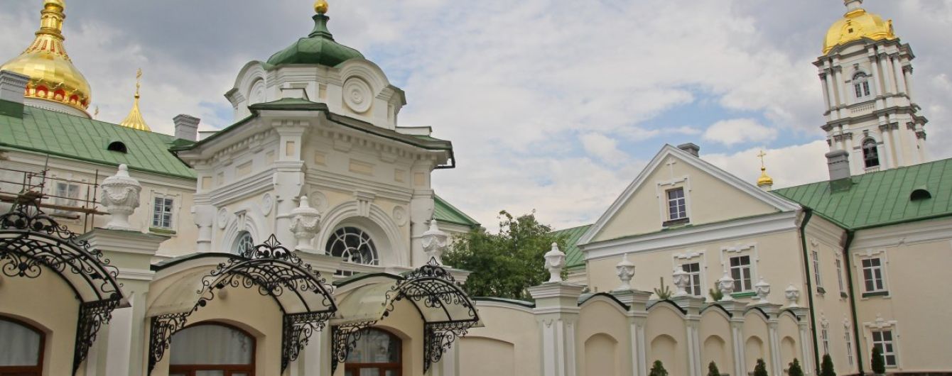 Минздрав подозревает вспышку коронавируса в Почаевской лавре: настоятель отказывается помогать медикам