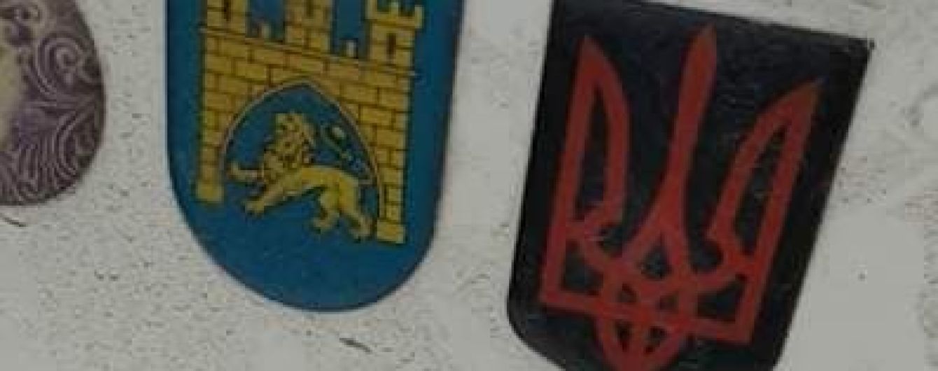 В Польше против украинца возбудили уголовное дело за трезубец на машине