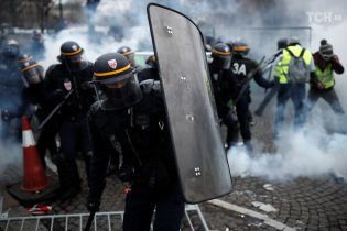 В Париже задержали почти три сотни человек перед новой волной протестов
