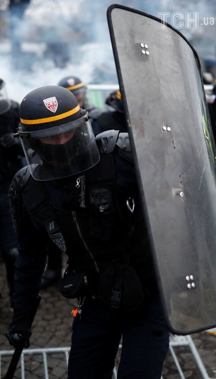 В Париже задержали почти три сотни человек перед новой волной протестов