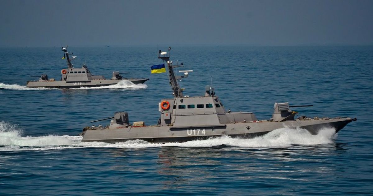 Ніч була гарячою: кораблі РФ влаштували провокацію українським катерам в Азовському морі