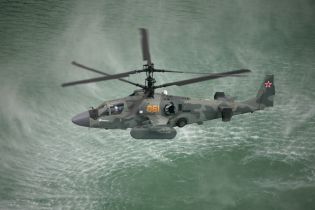 Россия отправила ударные вертолеты в Керченский пролив, где ожидают прохода украинские корабли