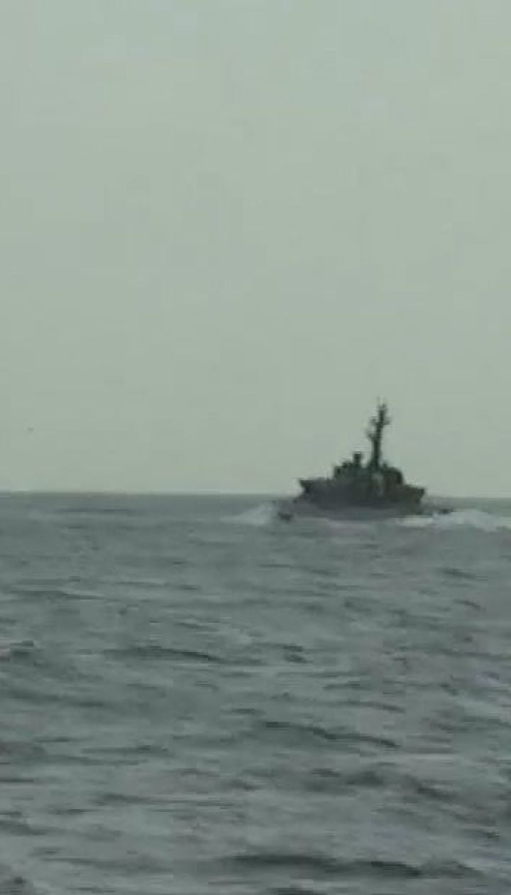 Російські кораблі почали переслідування катерів ВМС України