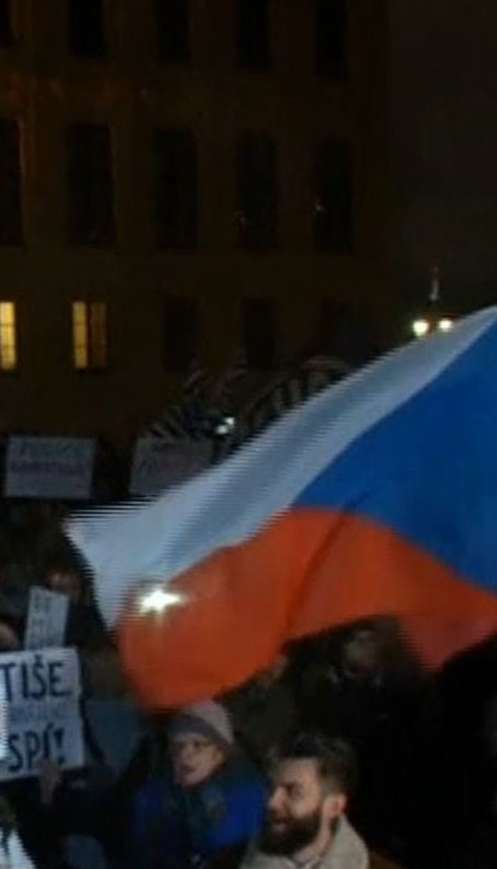   In the Czech Republic, rallies require the resignation of the Prime Minister through the statements of his son 