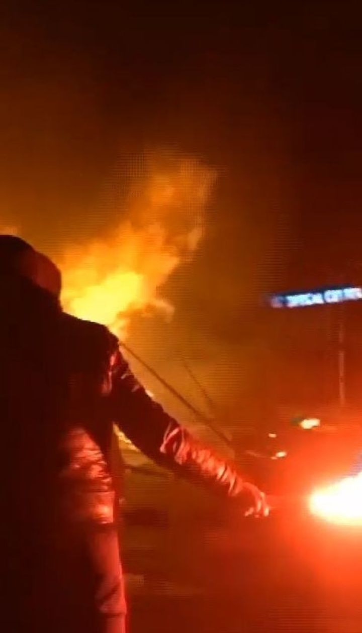 У Парижі протести проти підвищення цін на пальне переросли у сутички з поліцією