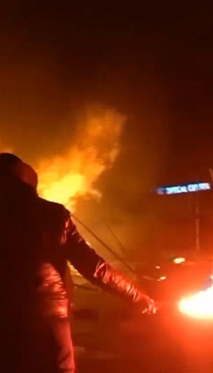 В Париже протесты против повышения цен на топливо переросли в столкновения с полицией
