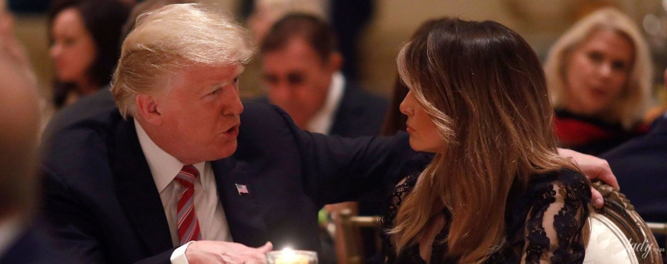 Повторила образ: Меланія Трамп одягла на святкову вечерю мереживну напівпрозору сукню