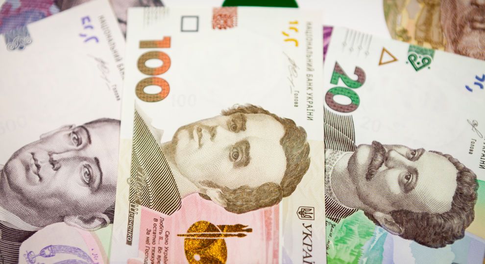 Все більше українців йдуть у "кредитне рабство"