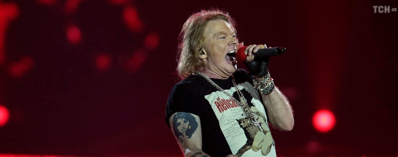 Guns N 'Roses оголосили, що фронтмен гурту Аксель Роуз серйозно хворий