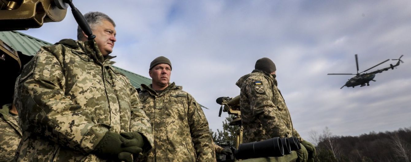 Порошенко анонсировал повышение выплат военным на передовой