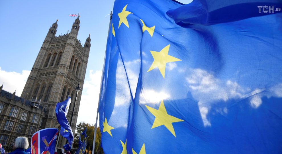 В Британии официально перенесли голосование по Brexit