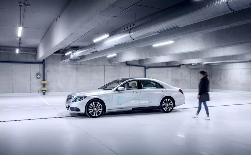 Mercedes-Benz_1