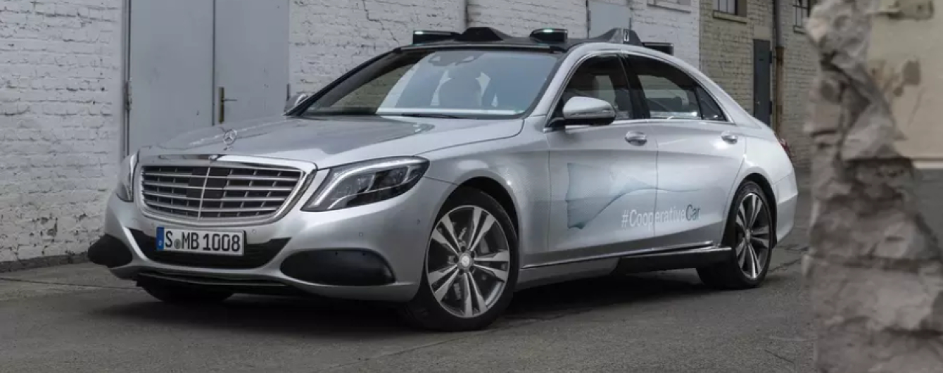 Mercedes навчив свої безпілотники спілкуватися з пішоходами