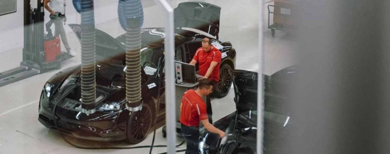 У Porsche розповіли про надпотужну зарядку електрокара Taycan