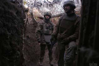 Боевики на Донбассе продолжают стрелять: боец ООС погиб, еще один ранен