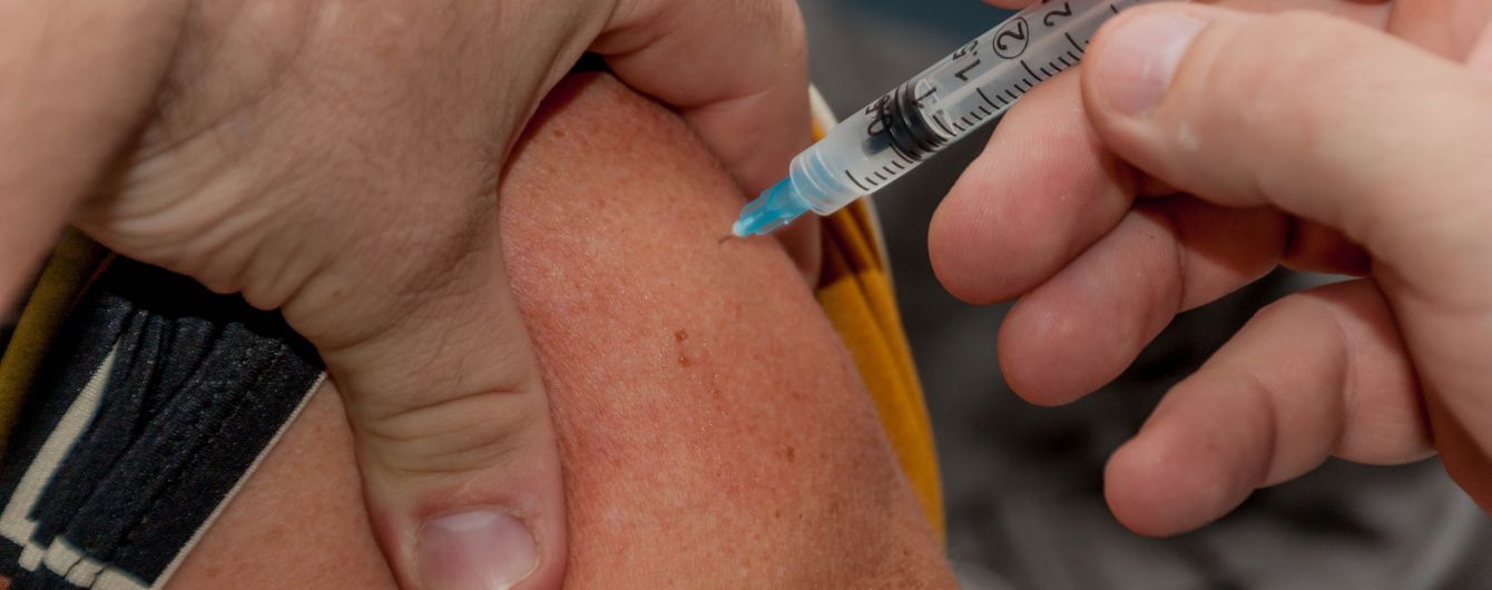 Вчені розвінчали міф про те, що вакцина від кору та краснухи викликає аутизм