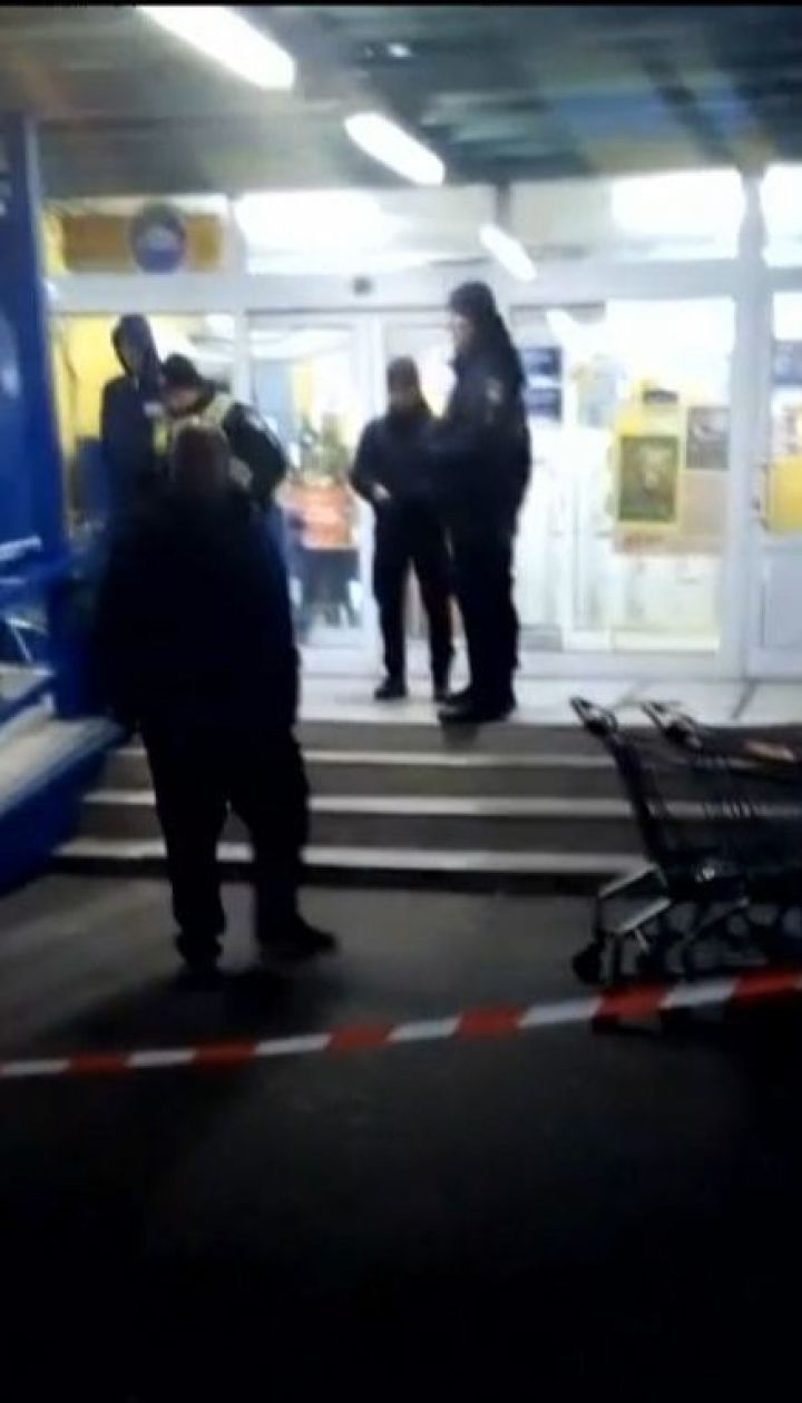 У столиці евакуювали усі супермаркети однієї з мереж через замінування