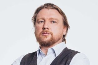 Политтехнолога Петрова, который является фигурантом по делу о домогательствах чиновника МВД, отпустили под домашний арест