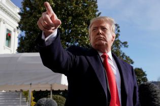 В Демпартии США заявили, что Трампу грозит импичмент из-за выплат за молчание экс-модели Playboy