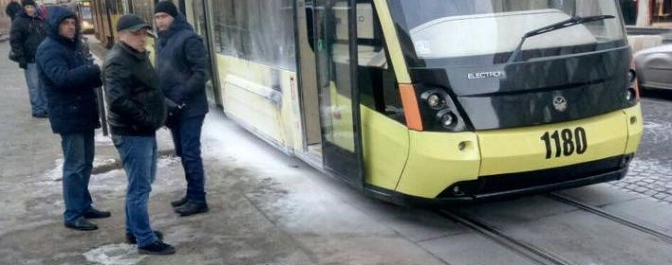 У Львові загорівся трамвай "Електрон"