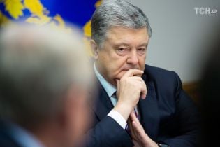 Опубликовано видео, как Порошенко помогал выносить раненых евромайдановцев