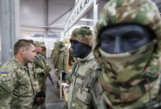 На Вінничині через воєнний стан цивільним заборонили носити військову форму