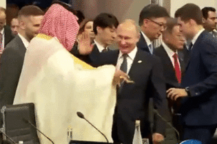 "Дай пять!": Путин на саммите G20 тепло поздоровался со скандальным саудовским принцем
