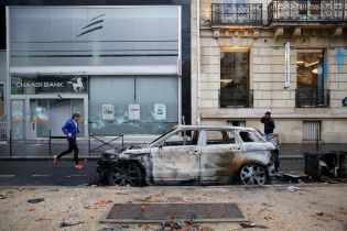 Беспорядки в Париже: во Франции предлагают ввести чрезвычайное положение