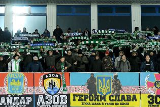 Фанаты "Карпат" сожгли флаг России во время матча чемпионата
