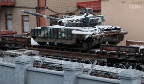 Reuters показал фото украинской техники в порту Мариуполя