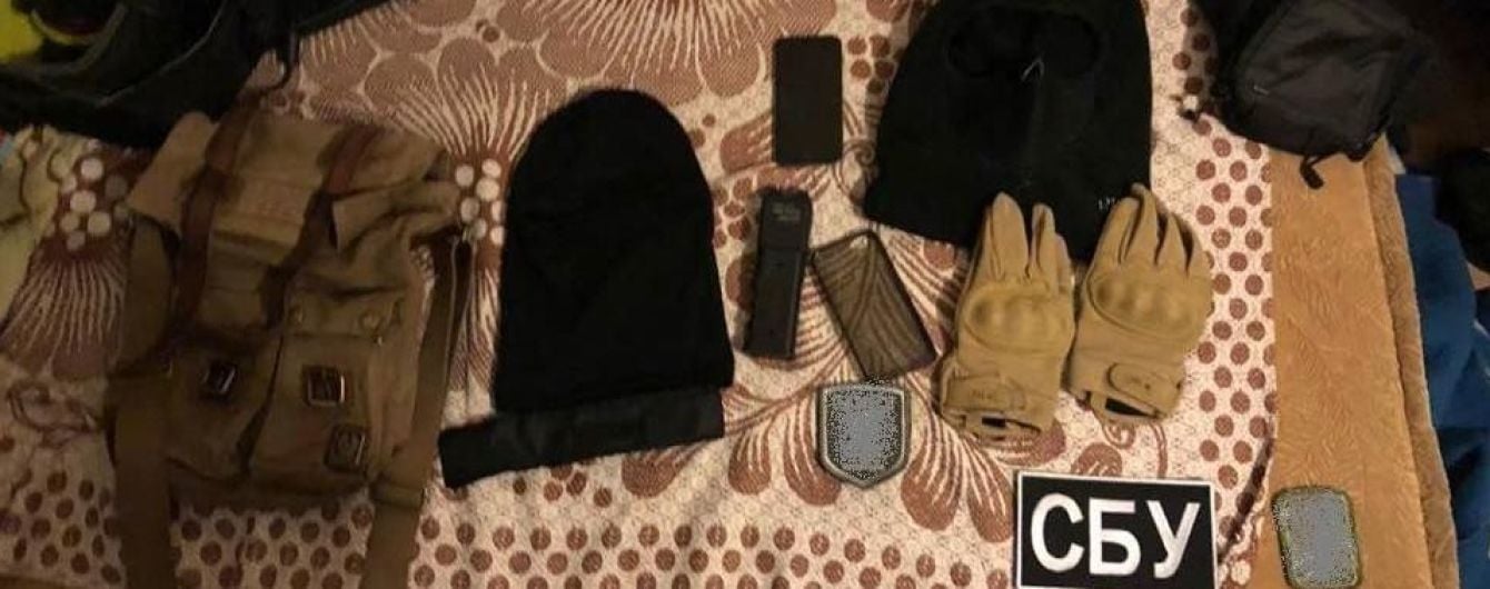 На Київщині викрили банду, яка під виглядом СБівців грабувала елітні автомобілі