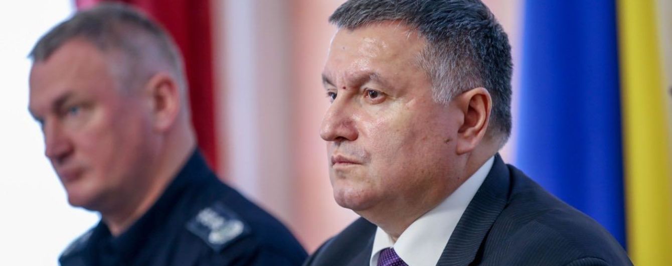 Во время выявления незаконной агитации стоит обращаться в полицию - Аваков