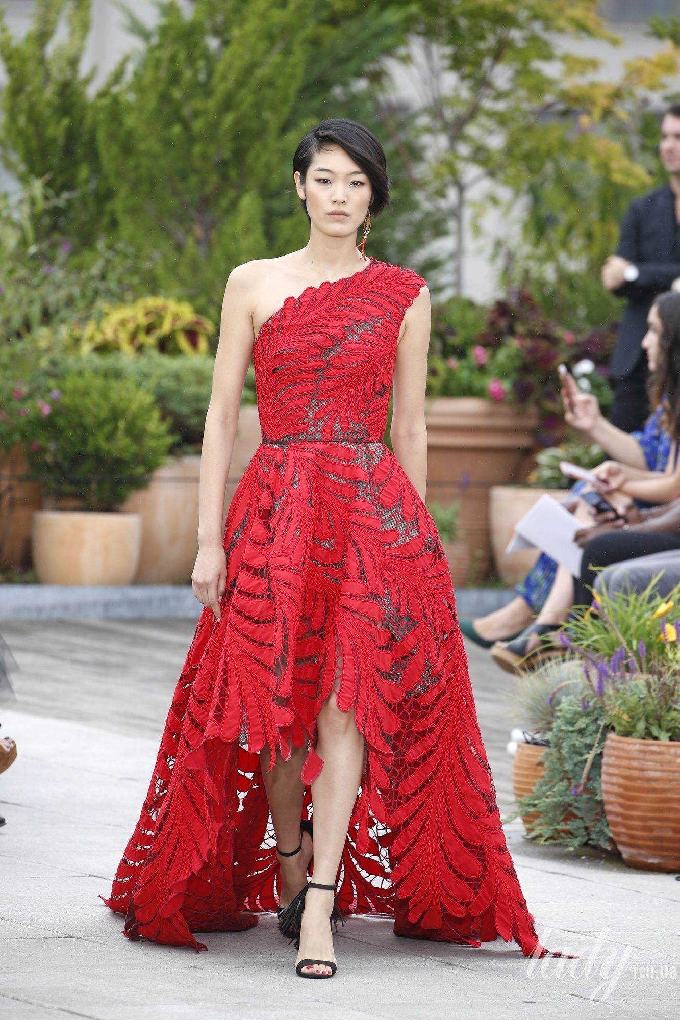 Коллекция Oscar de la Renta прет-а-порте сезона весна-лето 2019_36
