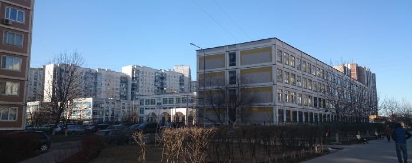 Погрожує покінчити з собою: одну з московських шкіл евакуювали через підлітка з ножем – ЗМІ