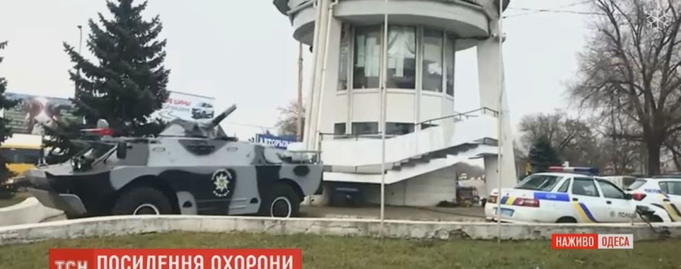 Автоматчики и бронетехника: Одессу взяли в кольцо блокпостов
