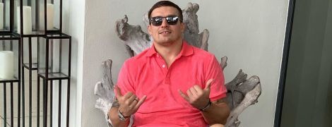 Усик у рожевих штанях енергійно станцював на пляжі Балі