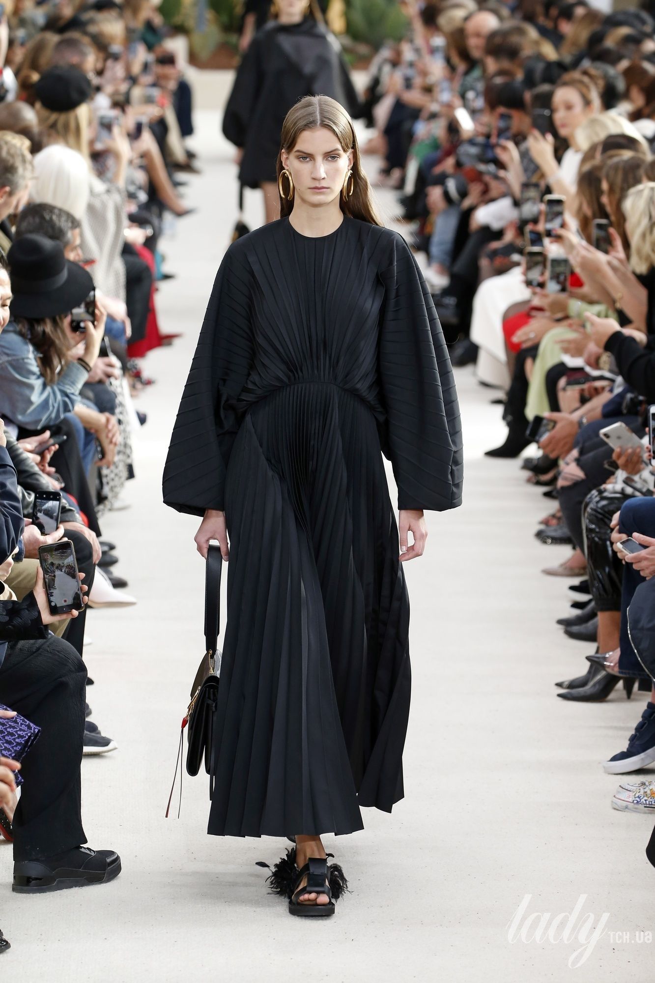 Коллекция Valentino прет-а-порте сезона весна-лето 2019_7