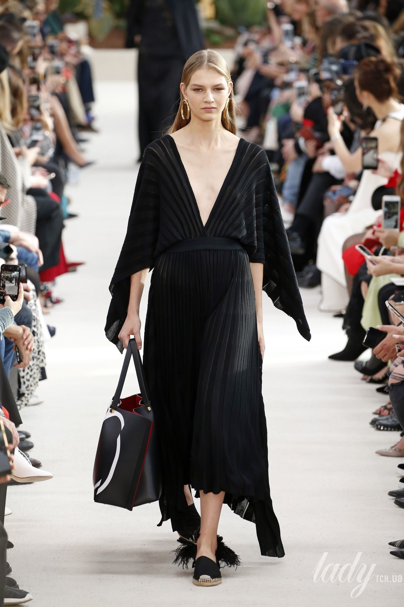 Коллекция Valentino прет-а-порте сезона весна-лето 2019_9