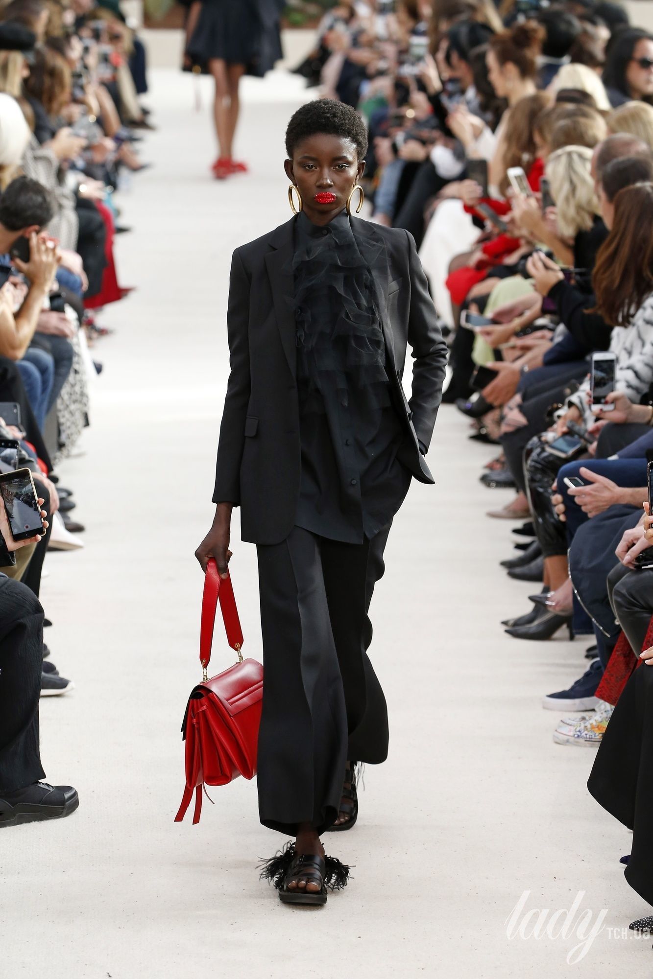 Коллекция Valentino прет-а-порте сезона весна-лето 2019_12