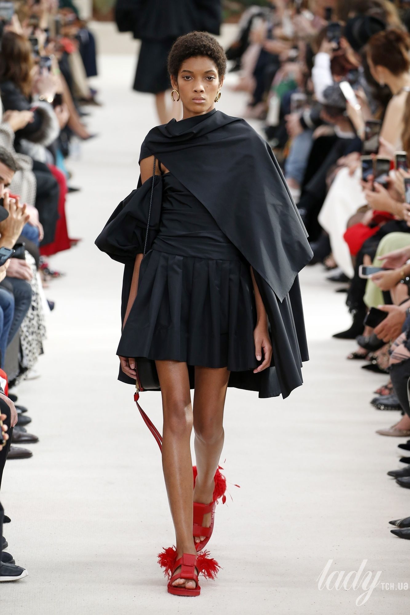 Коллекция Valentino прет-а-порте сезона весна-лето 2019_13