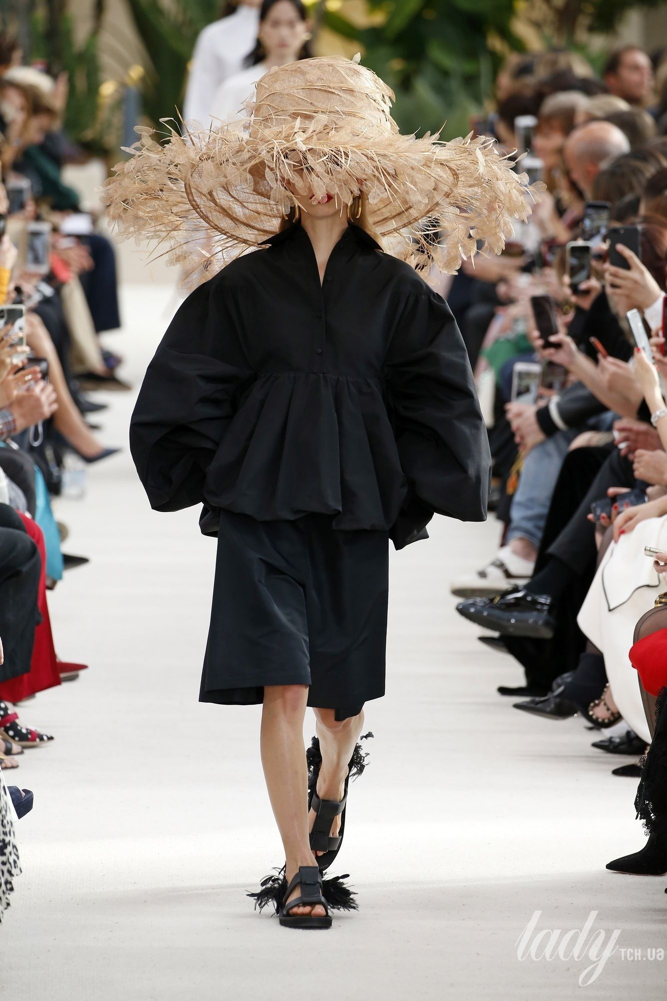 Коллекция Valentino прет-а-порте сезона весна-лето 2019_14