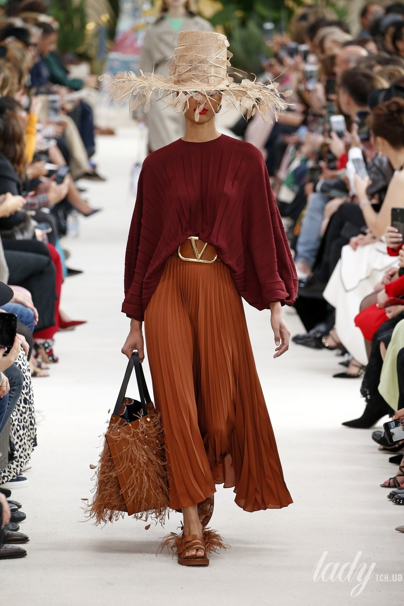 Коллекция Valentino прет-а-порте сезона весна-лето 2019_37