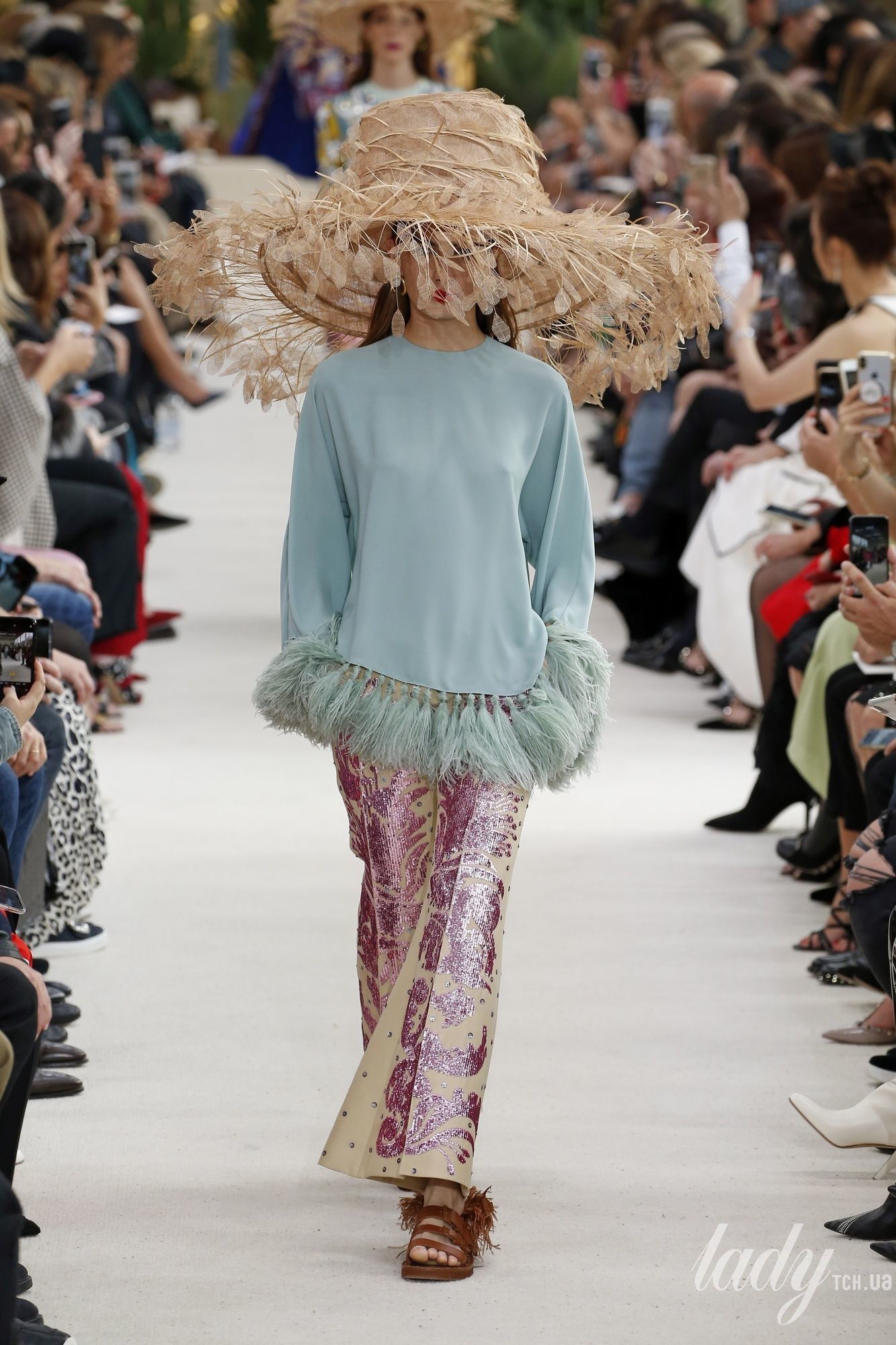 Коллекция Valentino прет-а-порте сезона весна-лето 2019_45