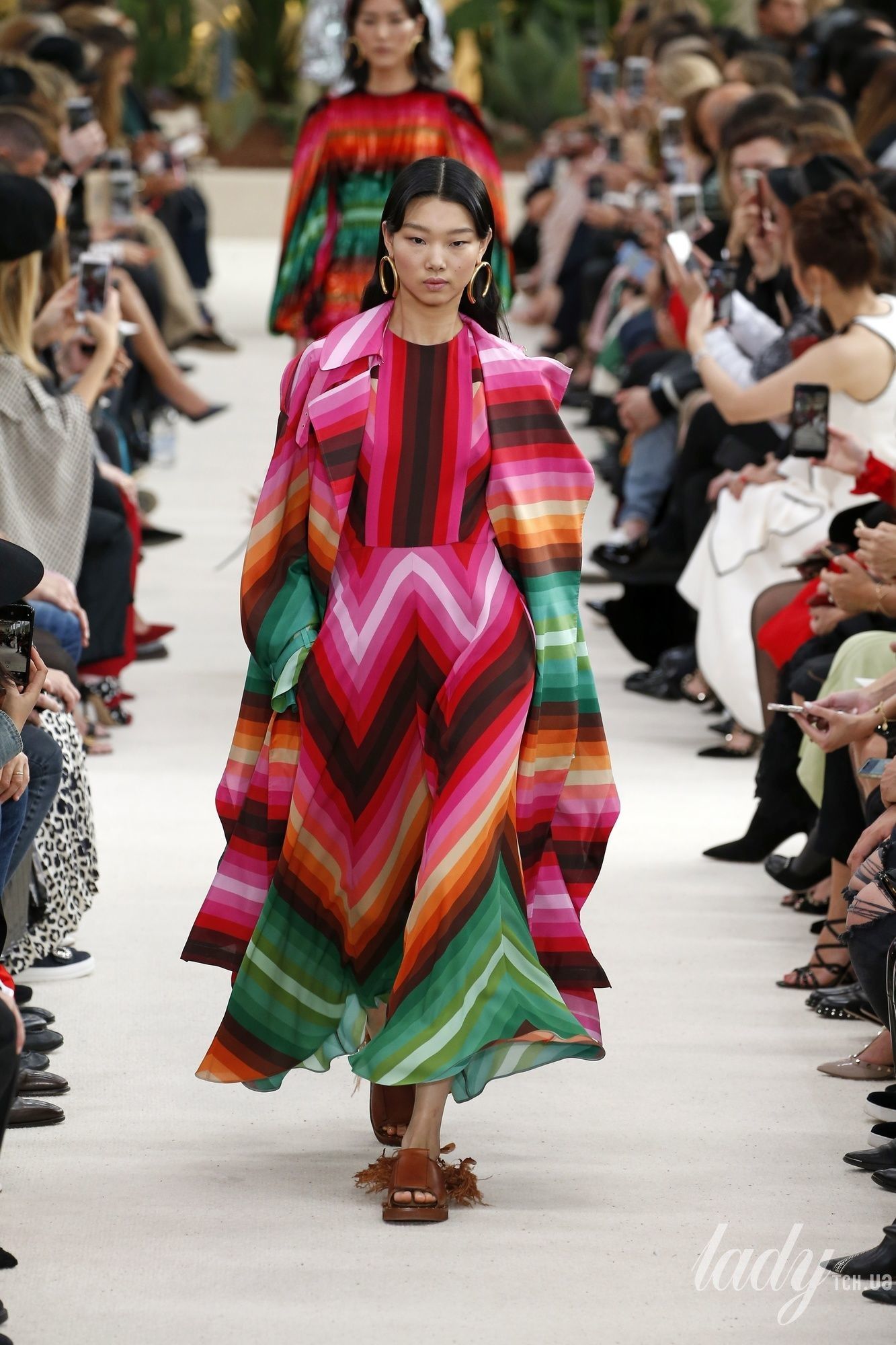 Коллекция Valentino прет-а-порте сезона весна-лето 2019_54