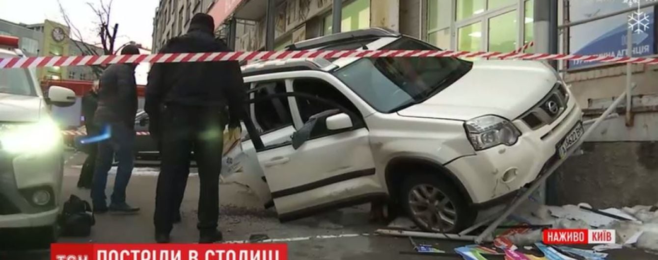 В Киеве на парковке расстреляли внедорожник