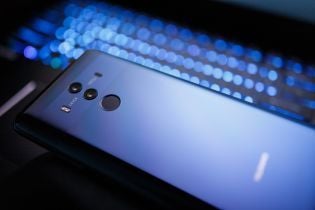 В Японии могут запретить закупки Huawei и ZTE для госаппарата - СМИ