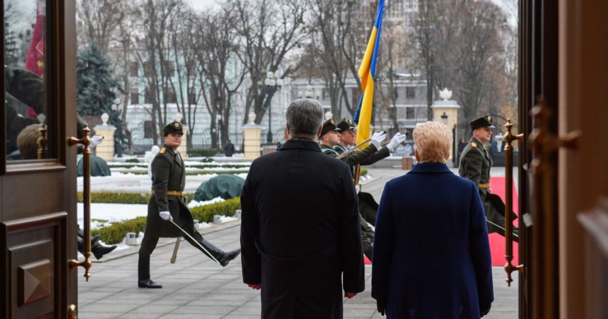 Порошенко и Грибаускайте совместно призвали международное сообщество усилить санкции против РФ